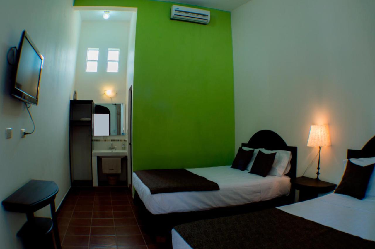Casa Bourbon Hotel Retalhuleu Exterior photo