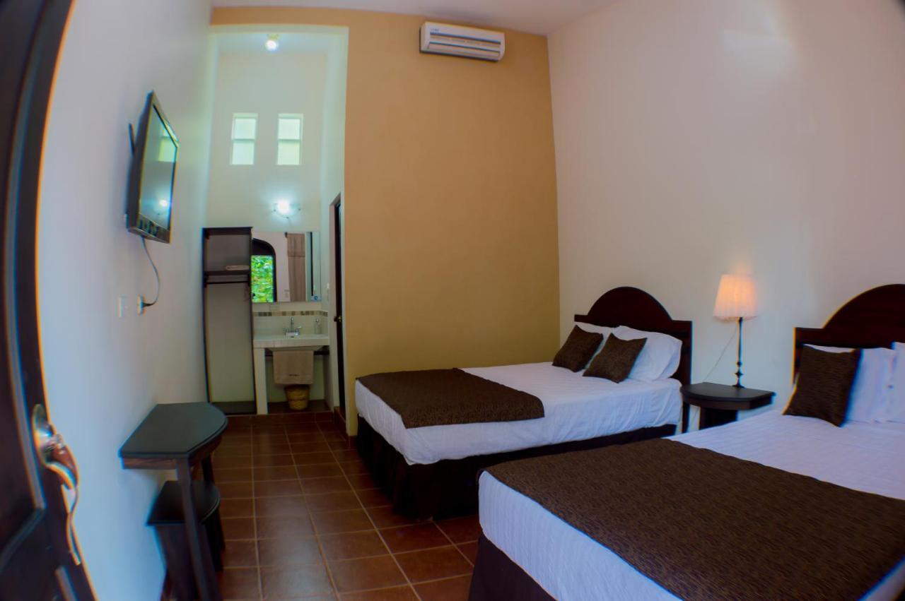 Casa Bourbon Hotel Retalhuleu Exterior photo